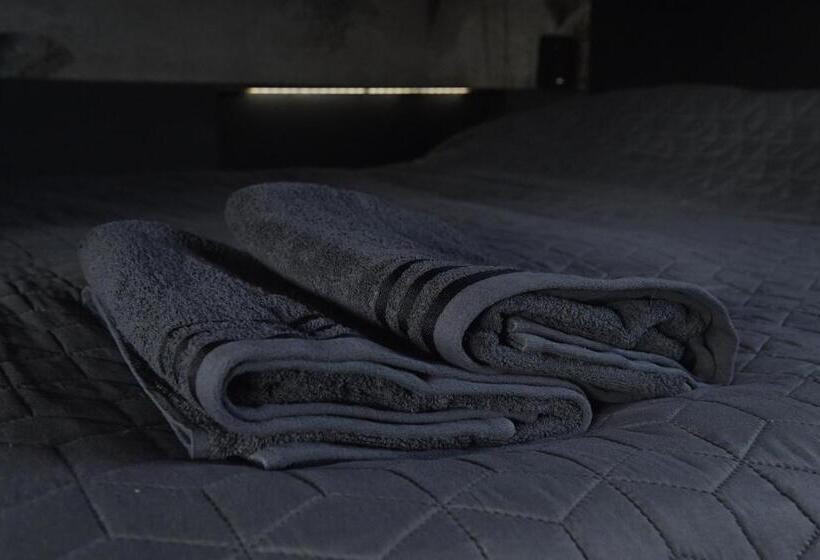 تختخواب و صبحانه Wheelhouse Euphrate Houseboat