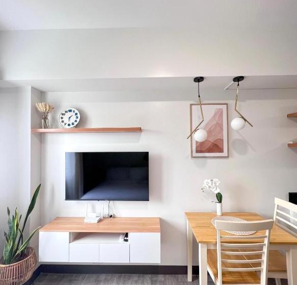 Symfoni Nichols Bossa Tower 2