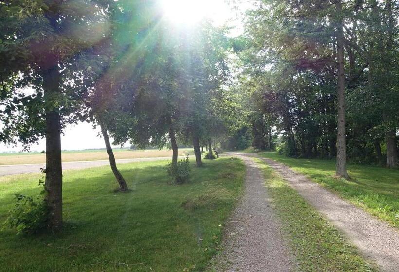 호텔 Attic Apartment On Countryside