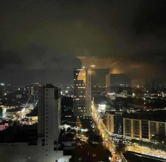 هتل Homey Studio In Avida Towers Davao