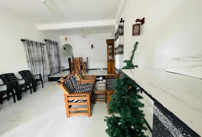 בית מלון כפרי Blue Waves Ocean Mirissa