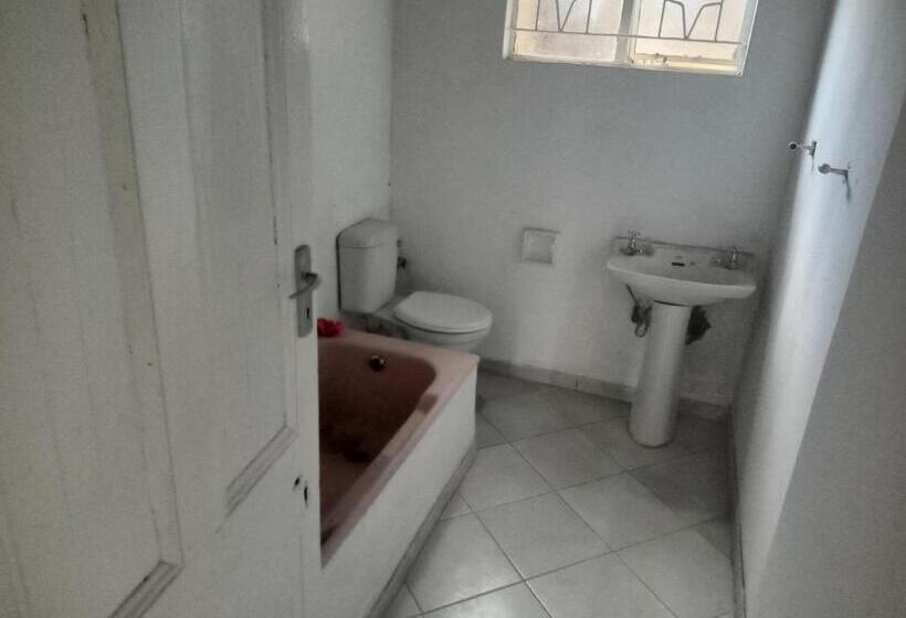 Капсульный Oтель Las Palmas Day & Night Guest House