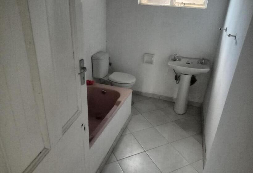 Капсульный Oтель Las Palmas Day & Night Guest House