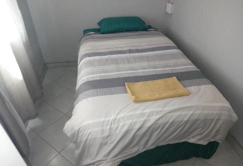 Капсульный Oтель Las Palmas Day & Night Guest House