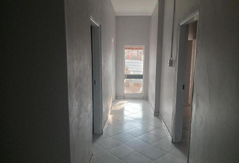 Капсульный Oтель Las Palmas Day & Night Guest House