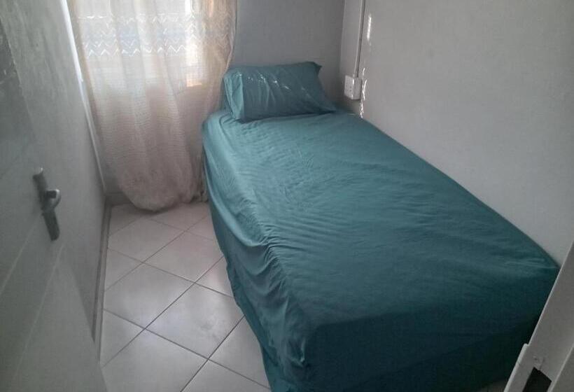 Капсульный Oтель Las Palmas Day & Night Guest House