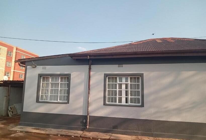 Капсульный Oтель Las Palmas Day & Night Guest House