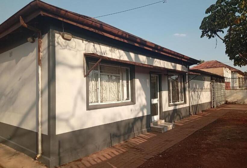 Капсульный Oтель Las Palmas Day & Night Guest House