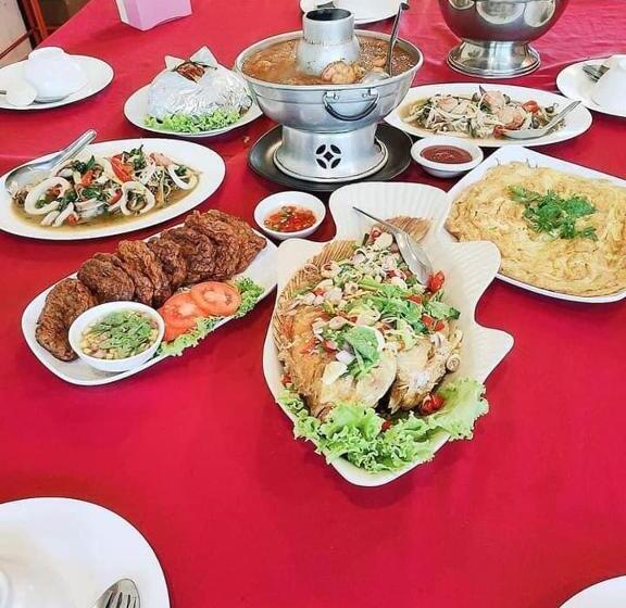 فندق Good View Nan Restaurant &