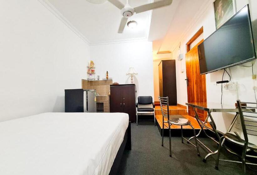 Отель Hambantota Beach