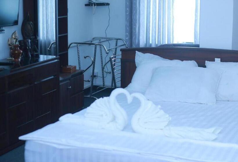 Отель Hambantota Beach