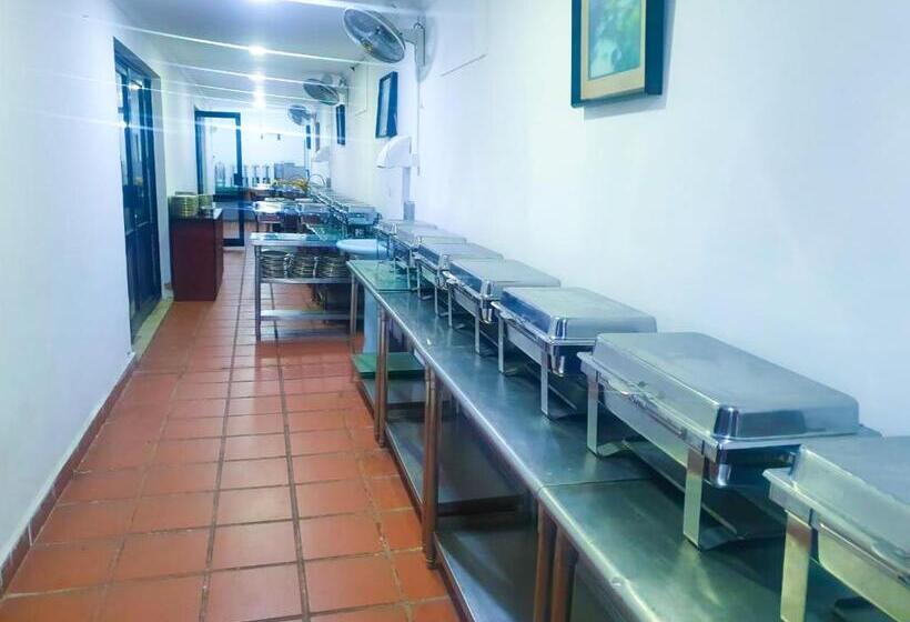 Отель Hambantota Beach