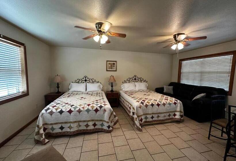 Отель Holly Park Marina