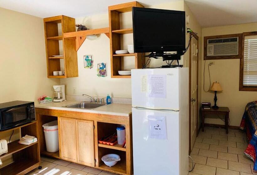 Отель Holly Park Marina