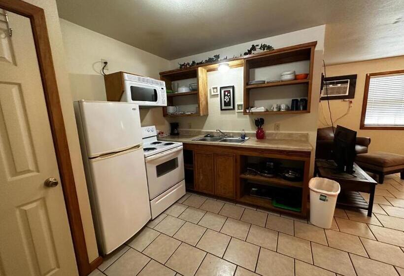 Отель Holly Park Marina