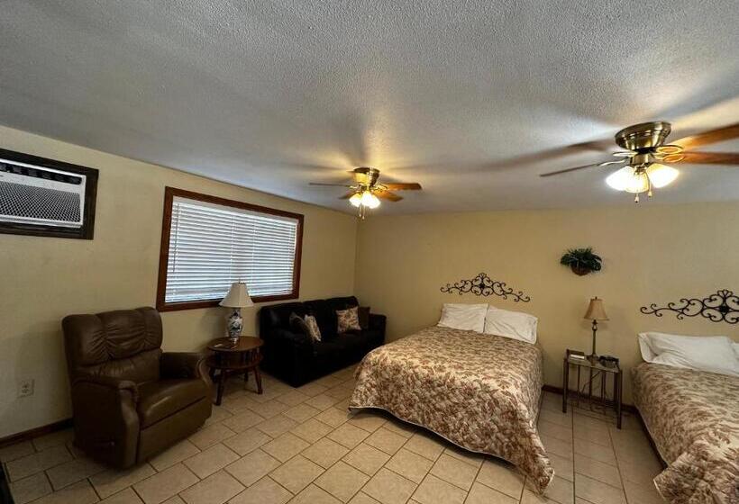 Отель Holly Park Marina