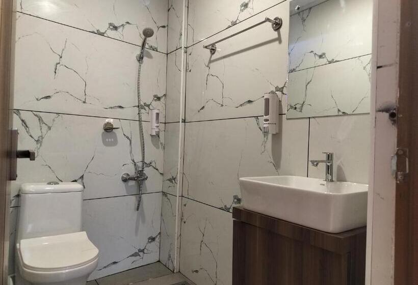 ホテル Ivyark Residency