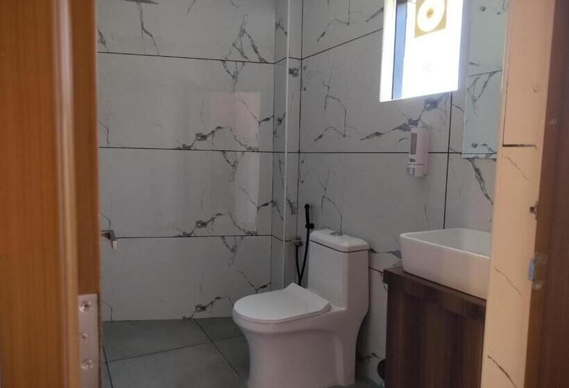 ホテル Ivyark Residency