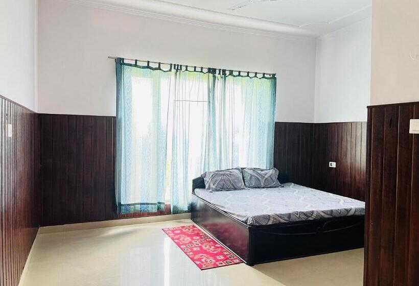 בית מלון כפרי Kalash Garden