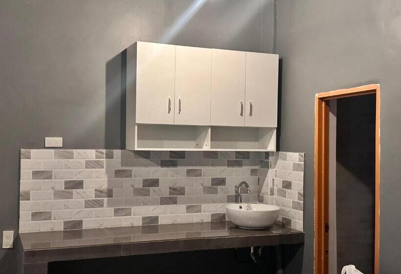 فندق Limewood Residences  Bago City Good For 4