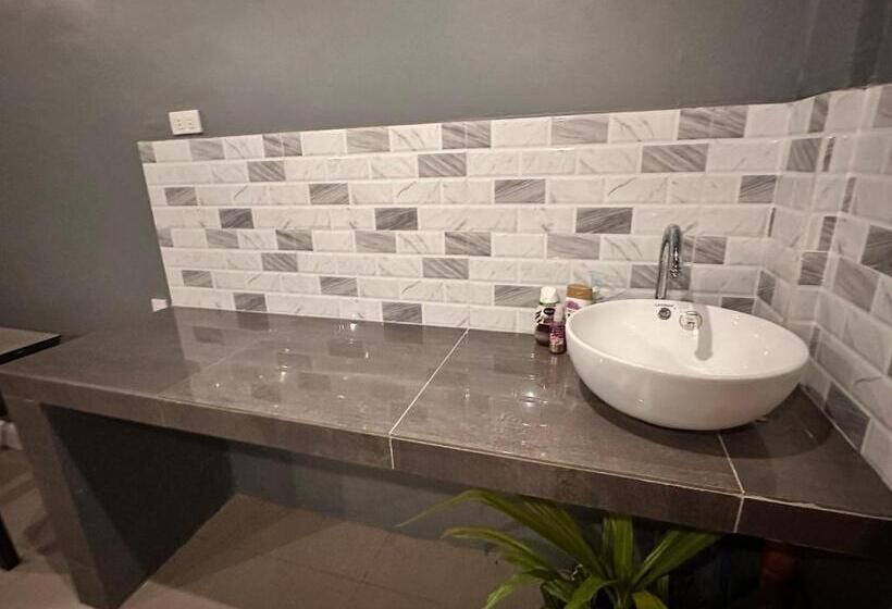 فندق Limewood Residences  Bago City Good For 4