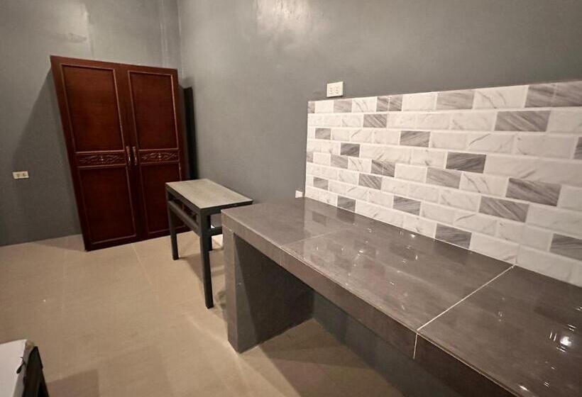 فندق Limewood Residences  Bago City Good For 4