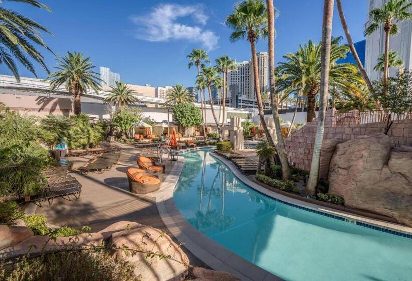 호텔 Lucky Gem Penthouse & Luxury Suites At Signature Resort, Balcony Strip View 2605