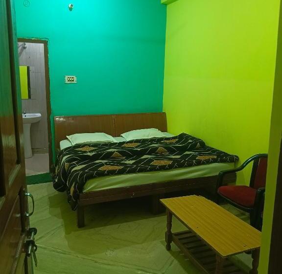 Отель Madhur New Tourist Lodge