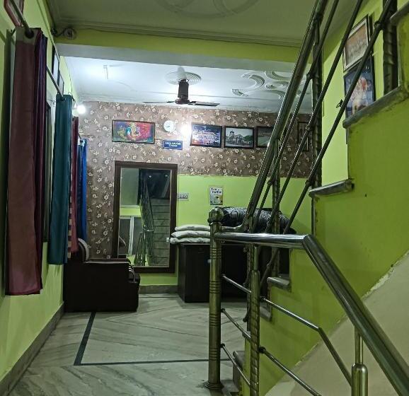 Отель Madhur New Tourist Lodge