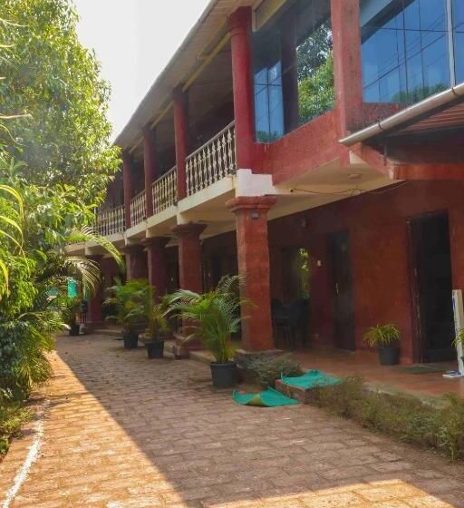 فندق On The Rocks