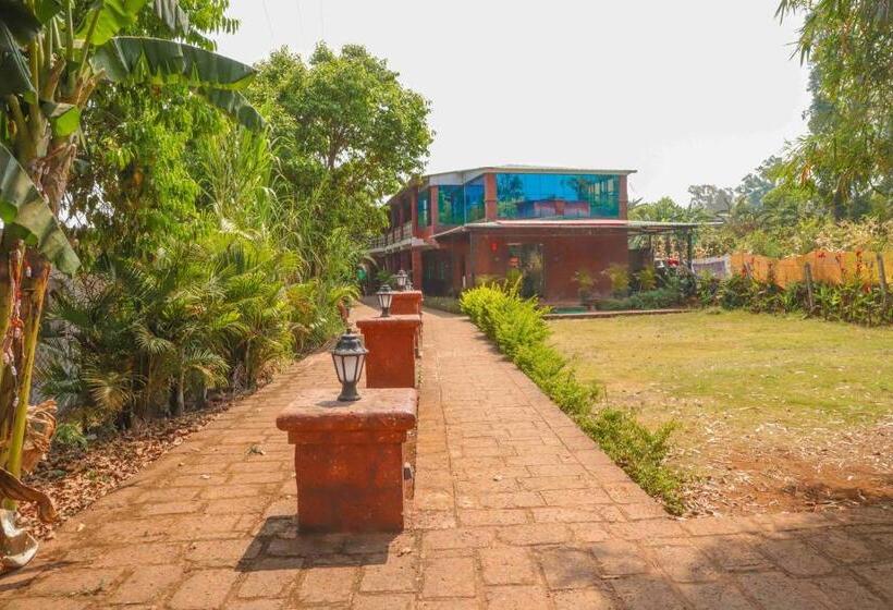 فندق On The Rocks