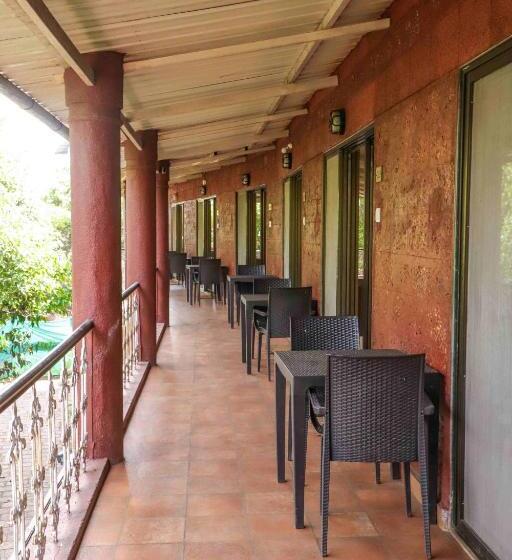 فندق On The Rocks