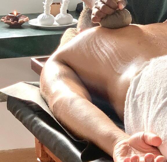 酒店 Palm Garden Ayurveda Resort