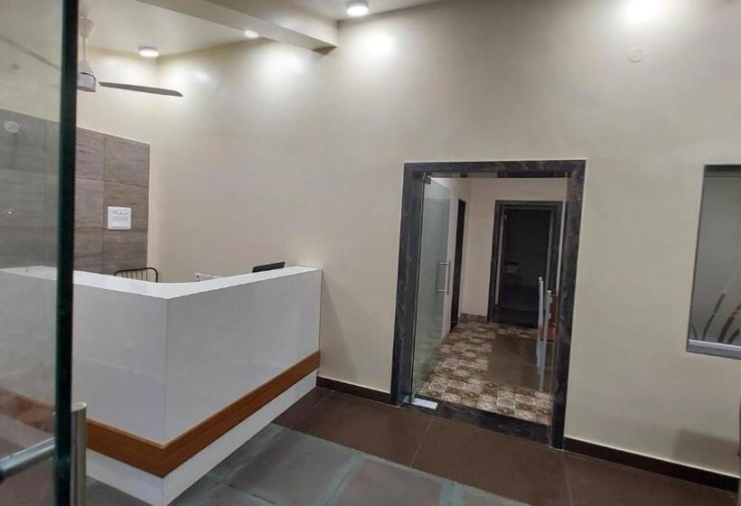 בית מלון כפרי Sushegad Guhagar Beach