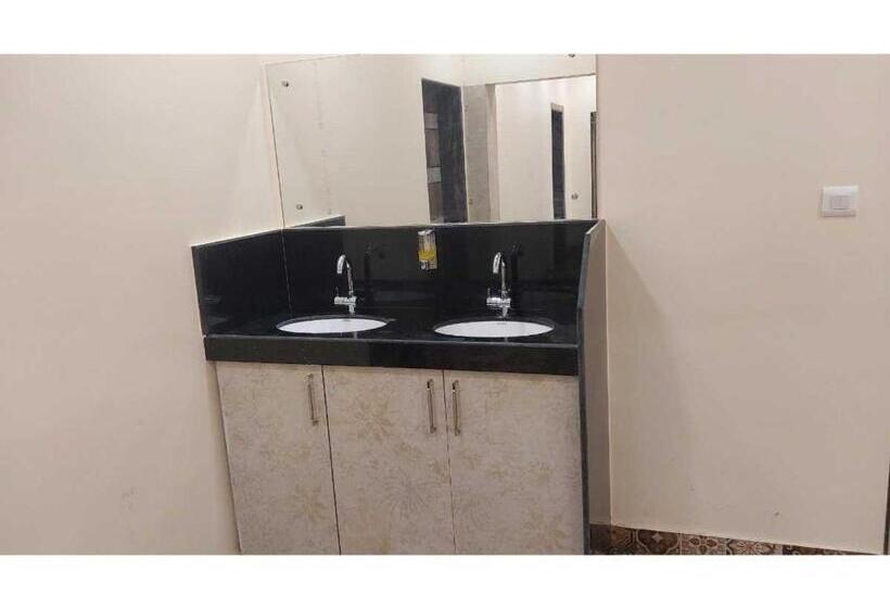 בית מלון כפרי Sushegad Guhagar Beach