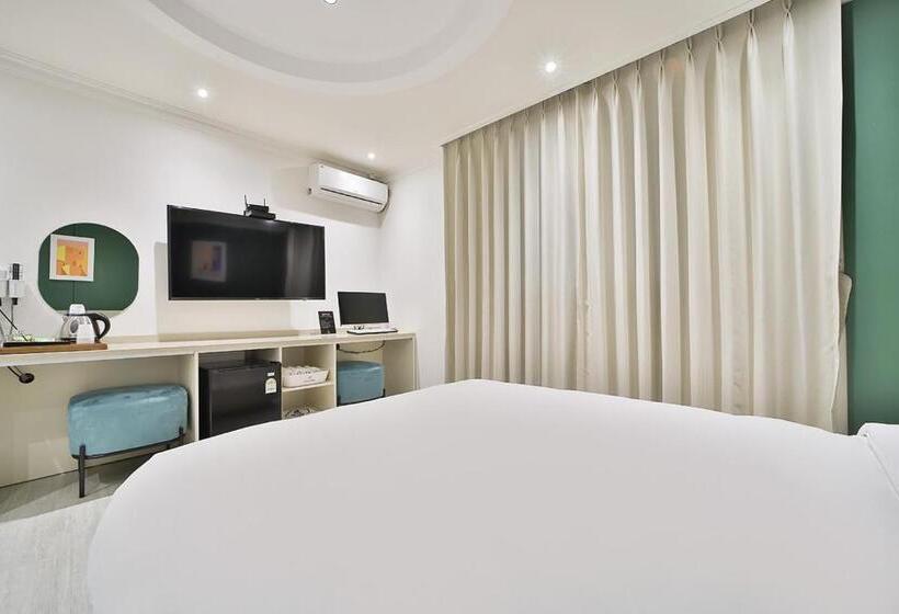 Отель Yeogiuhtte Gumi Indong 2