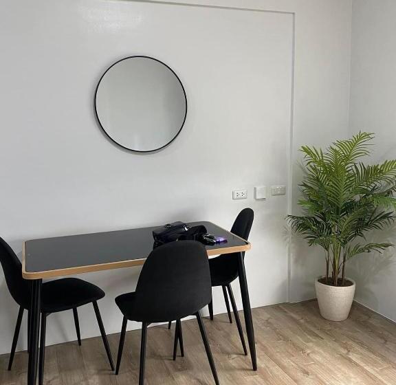 Zoe Studio Mesavirre