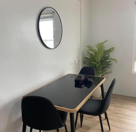 Zoe Studio Mesavirre