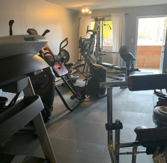 فندق على الطريق Down Home Lodge & Family Rv Resort