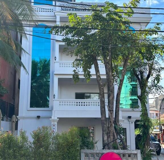 Nico’s Hotel And Skybar