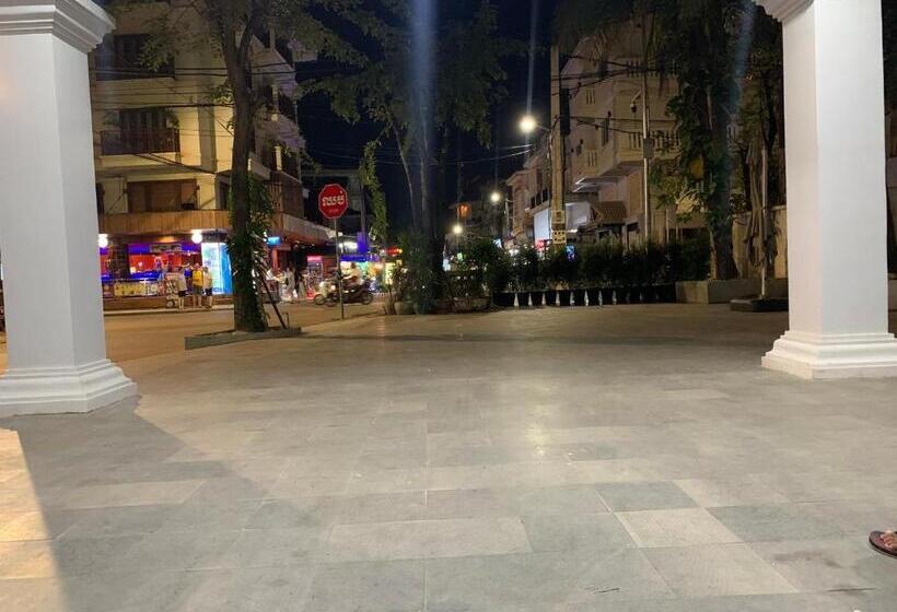 Nico’s Hotel And Skybar