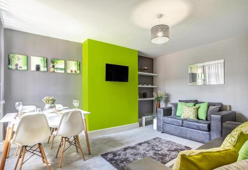 פנסיון Clen Holme House