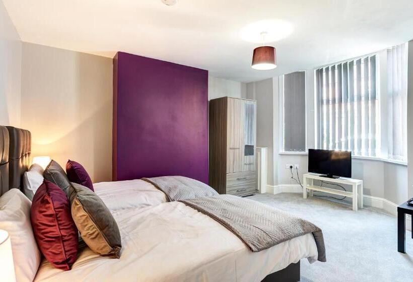 פנסיון Clen Holme House