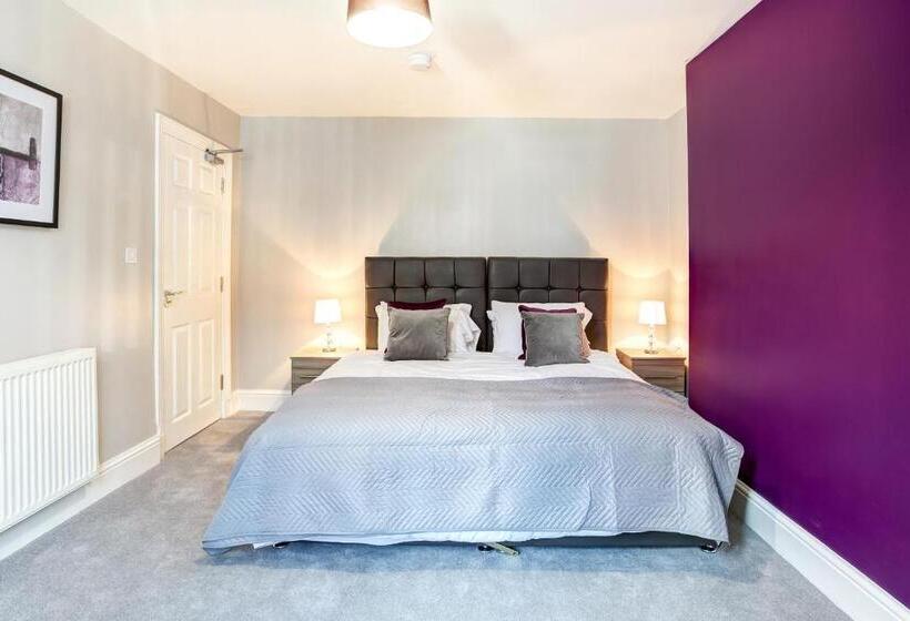 פנסיון Clen Holme House