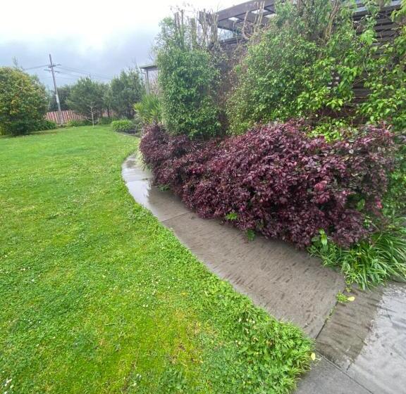 Пансион Dinsdale Oasis And Private Spa Pool