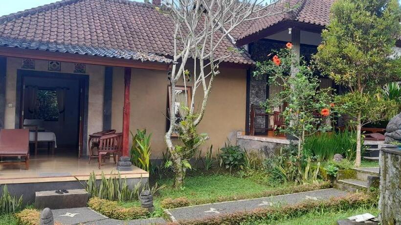 פנסיון Giri Carik