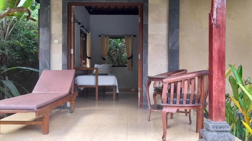 פנסיון Giri Carik