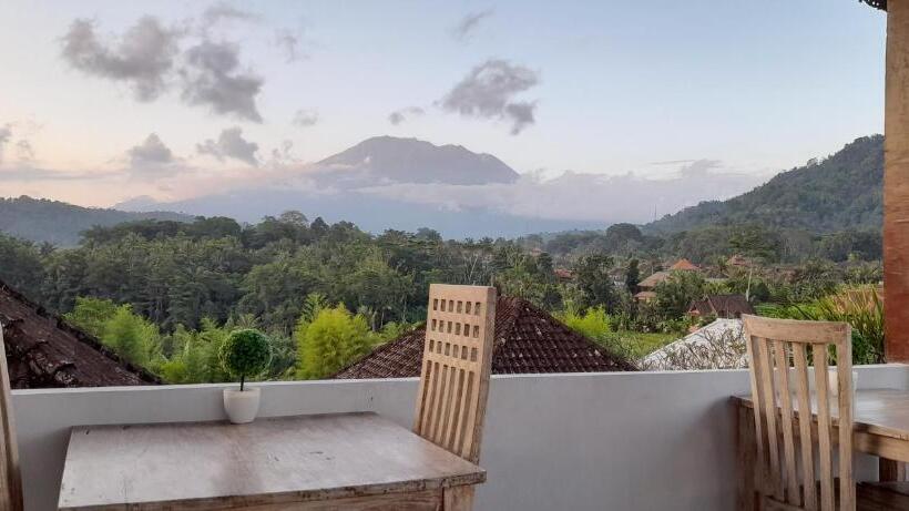 פנסיון Giri Carik