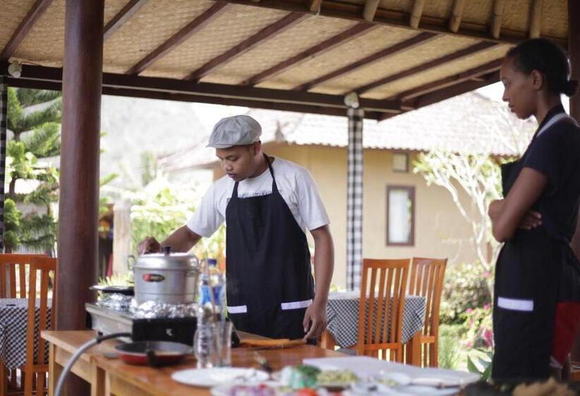 פנסיון Giri Carik