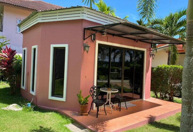 Пансион Green Tree Cottage